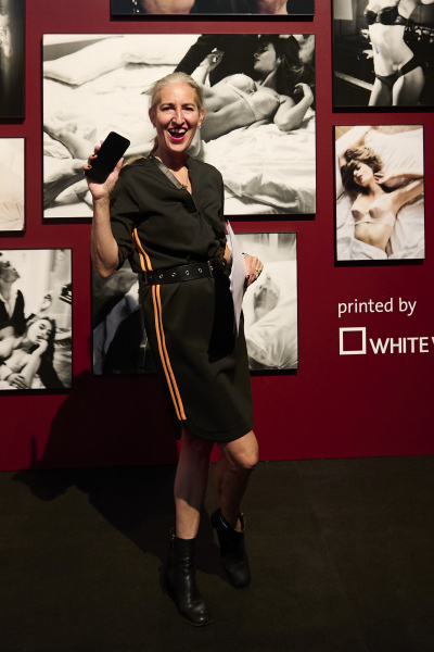 Esther Haase auf der Photopia 2023 im Leica Store vor ihrer Ausstellung Je t'aime