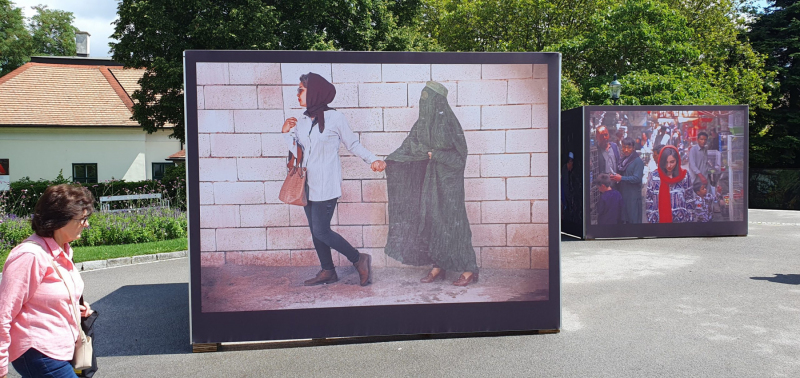 Ausstellungsbild von Fatimah Hossaini