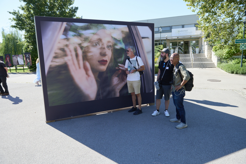 In der Ausstellung von Fatimah Hossaini