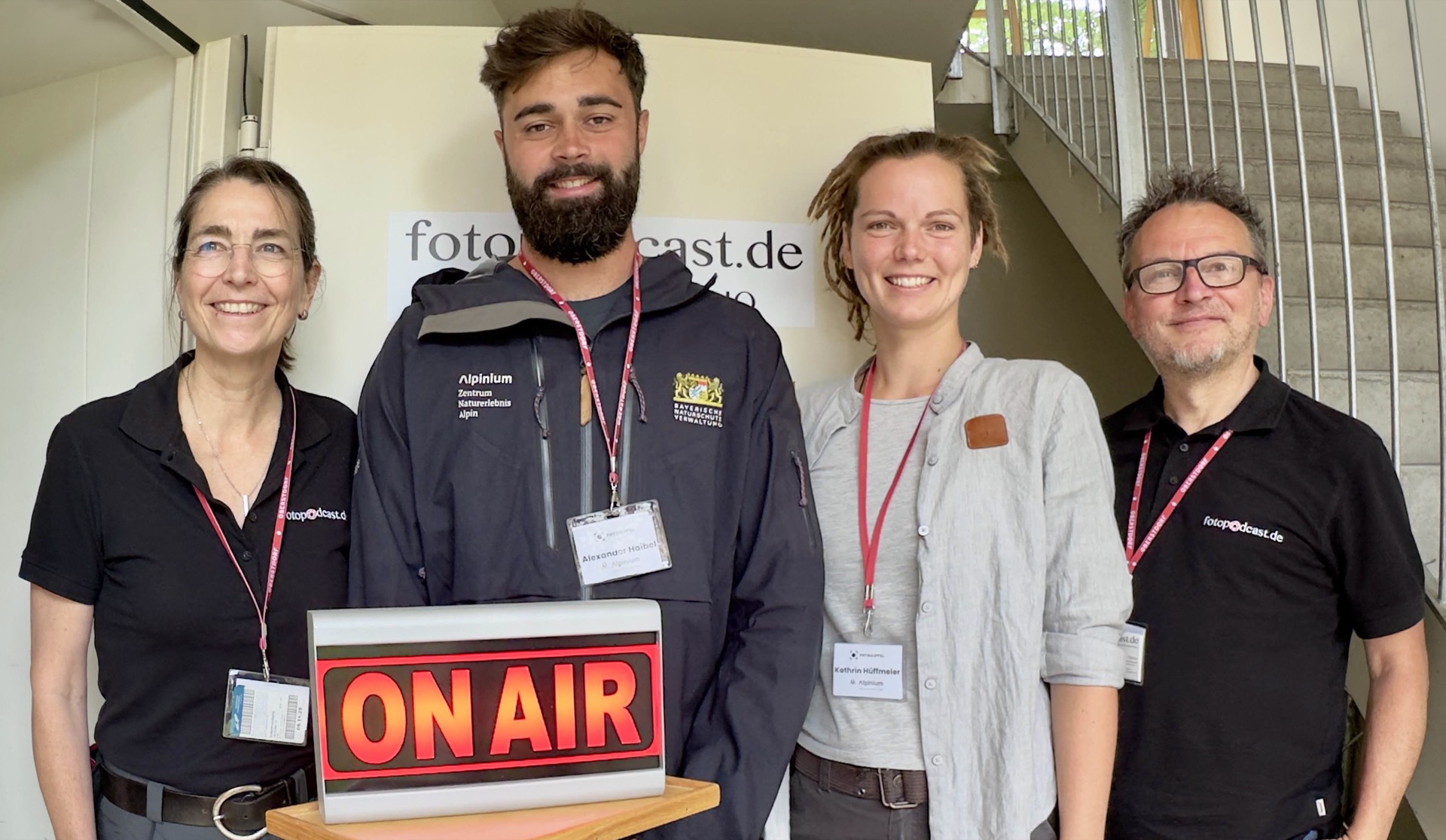 Die Ranger Katrhin Hüffmeier und Alexander Haibel vom Alpinium und Ulrike Schumann und Thomas Pöhler von fotopodcast.de a