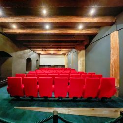 Kinosaal Leerer Beutel