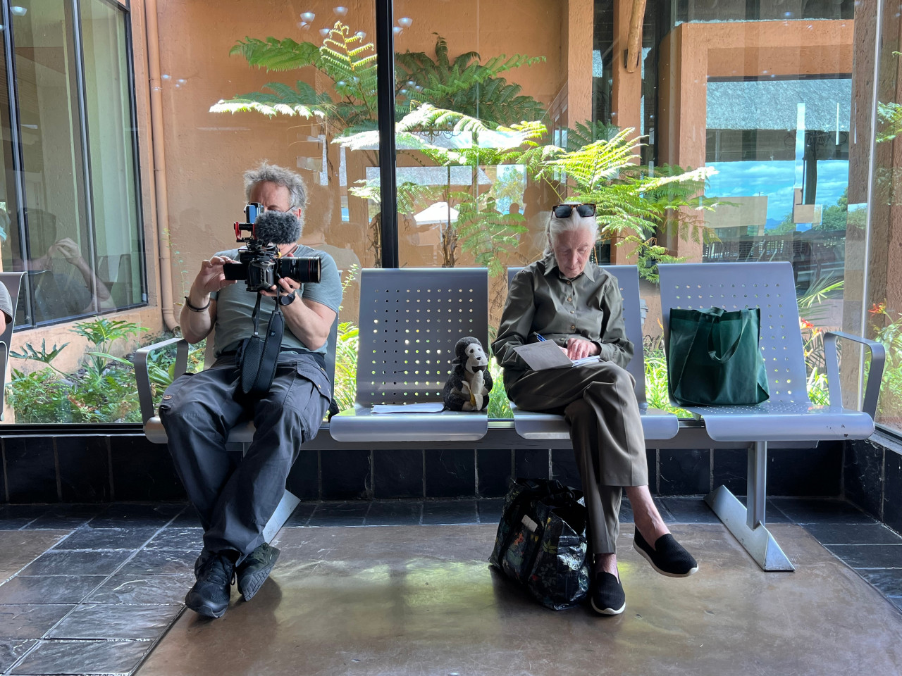 FPC491 - Im Gespräch mit Filmemacher und Regisseur Richard Ladkani, seine Arbeiten und die Zeit mit Jane Goodall 12 Fotopodcast Malaika Pictures Jane 8732