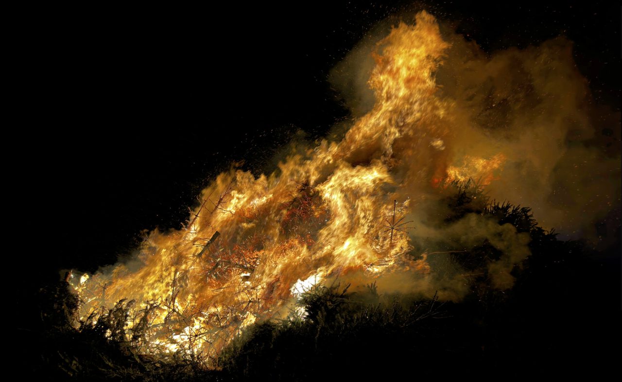 fpc471 4wochen weihnachtsbaum feuer neufi