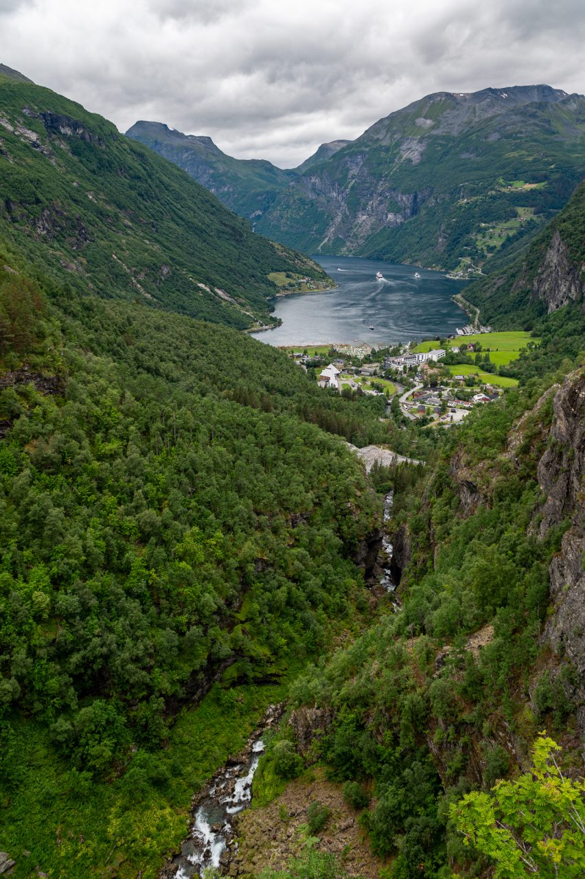 fpc489 4Wochen Ulrike Geiranger von den Trollstigen aus
