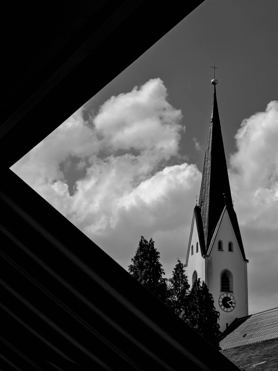 Oberstdorfer Kirchturm in der Ecke
