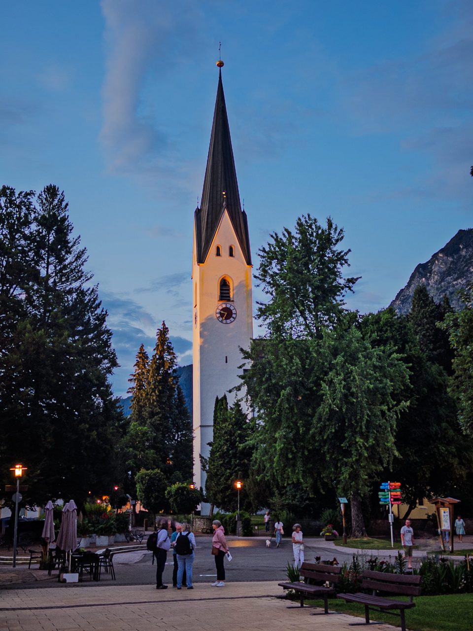 Oberstdorfer LKirche am Abend
